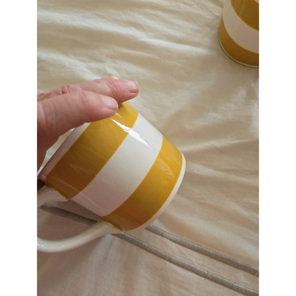 4 Williams Sonoma Mugs Dijon Stripe Gold White Coffee Shop Black Labels